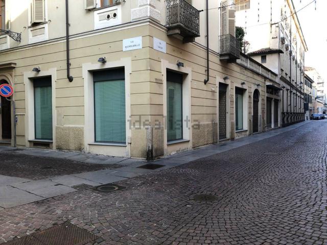 Locale Commerciale in vendita a Piemonte, Alessandria