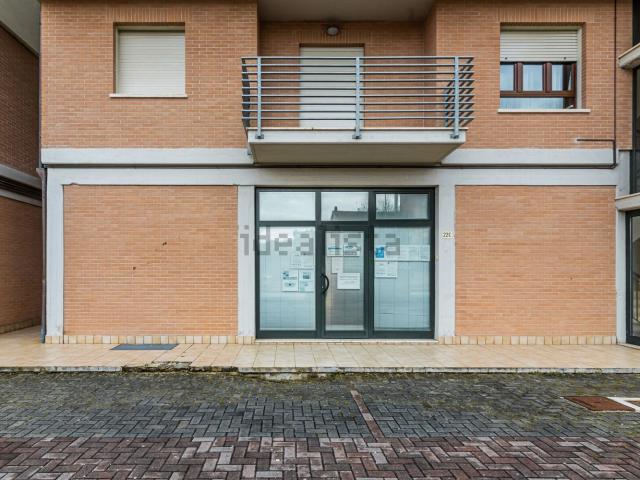 Locale Commerciale in vendita a Borgo 3, Marche