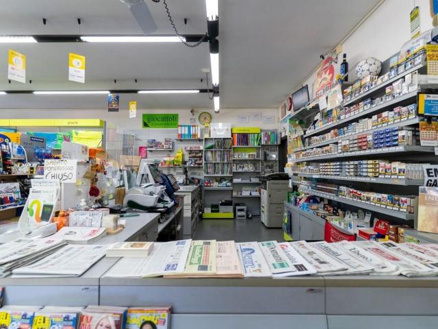 Locale Commerciale in vendita a Serravalle, Empoli