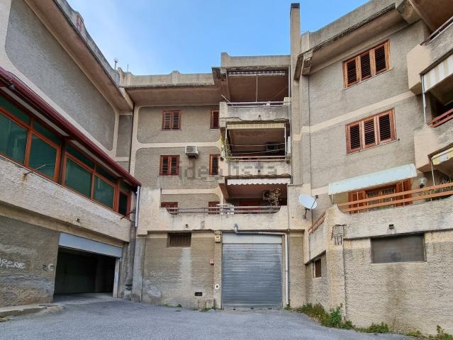 Locale Commerciale in vendita a III Circoscrizione, Messina