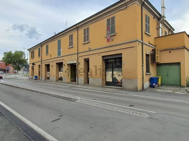 Locale Commerciale in vendita a Unione di Comuni della Romagna Forlivese, Quattro