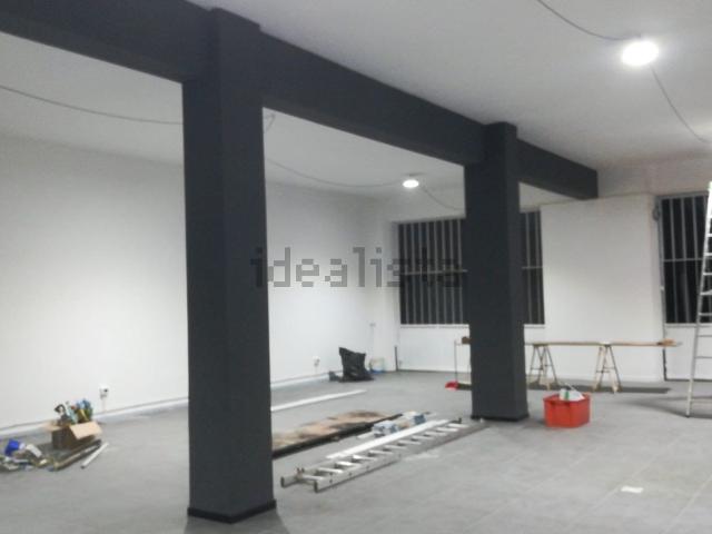 Locale Commerciale in vendita a Palombare, Marche
