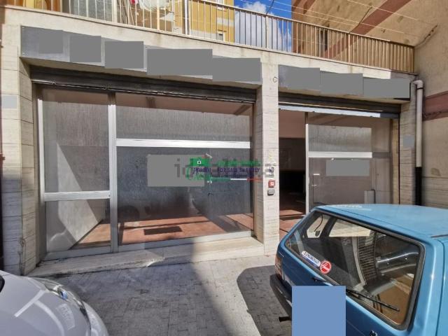 Locale Commerciale in vendita a Ragusa, Sicilia