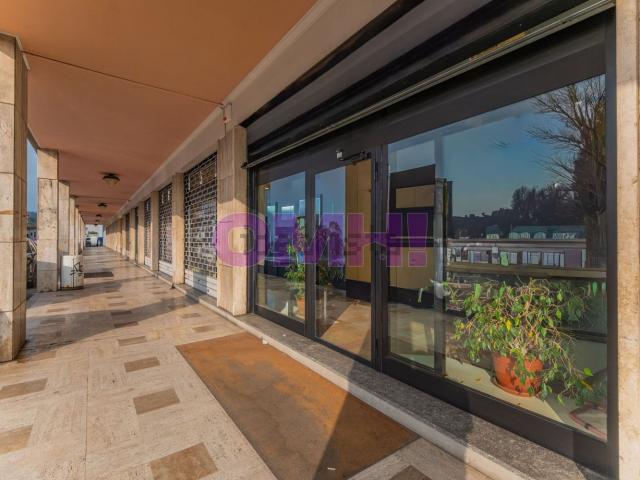 Locale Commerciale in vendita a Biumo Superiore, Varese