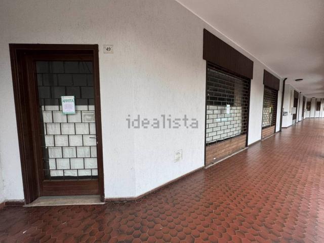 Locale Commerciale in vendita a Cuggiono, Lombardia