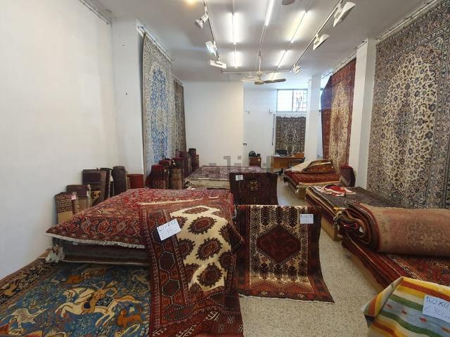 Locale Commerciale in vendita a Puglia, Lecce