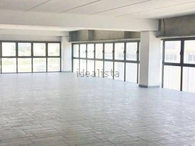 Locale Commerciale in vendita a Oltrarno, Calcinaia