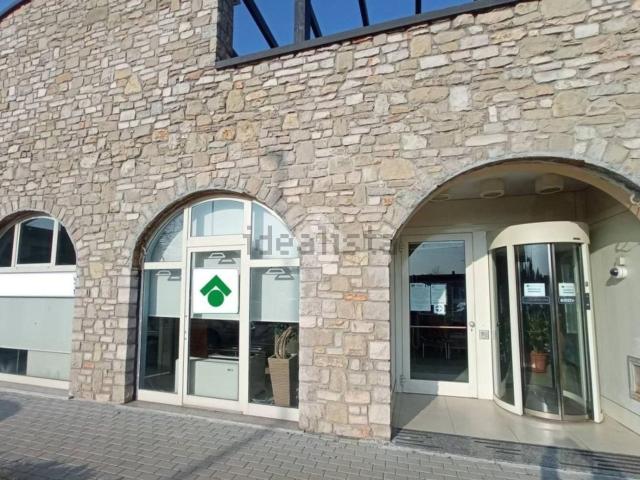 Locale Commerciale in vendita a Rodano, Lombardia