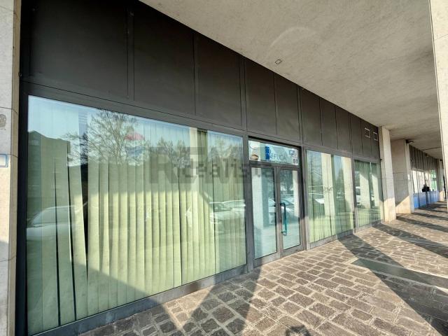 Locale Commerciale in vendita a Zaist, Cremona