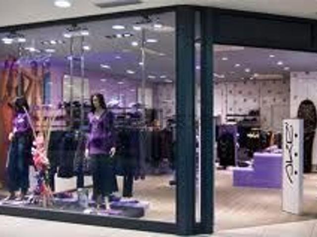 Locale Commerciale in vendita a Sant'Agostino, Albignasego