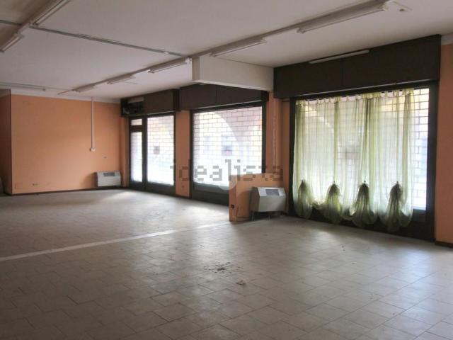 Locale Commerciale in vendita a Roncadelle, Lombardia