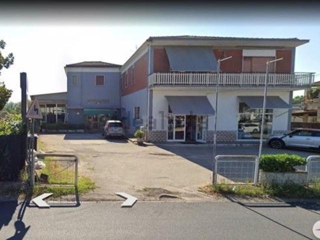 Locale Commerciale in vendita a Alatri, Lazio