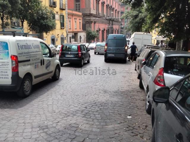 Locale Commerciale in vendita a Municipalità 3, Campania