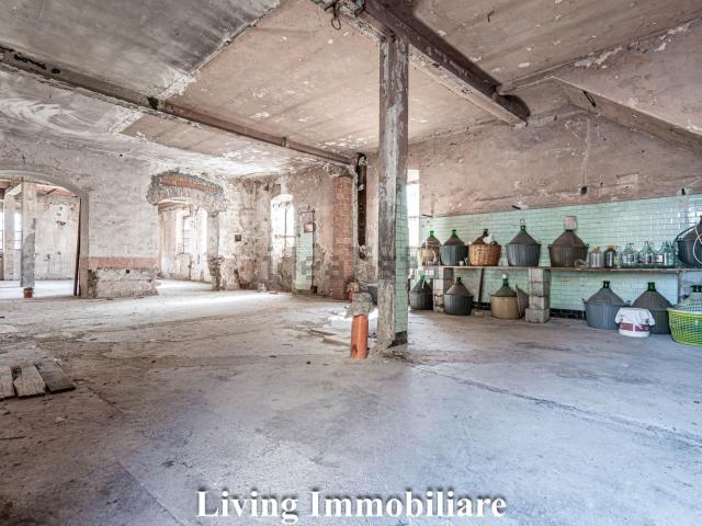 Locale Commerciale in vendita a Bojano, Molise