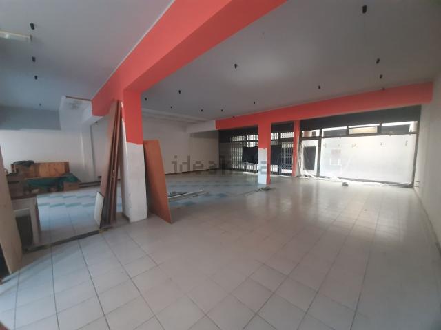 Locale Commerciale in vendita a Salzano, Venezia