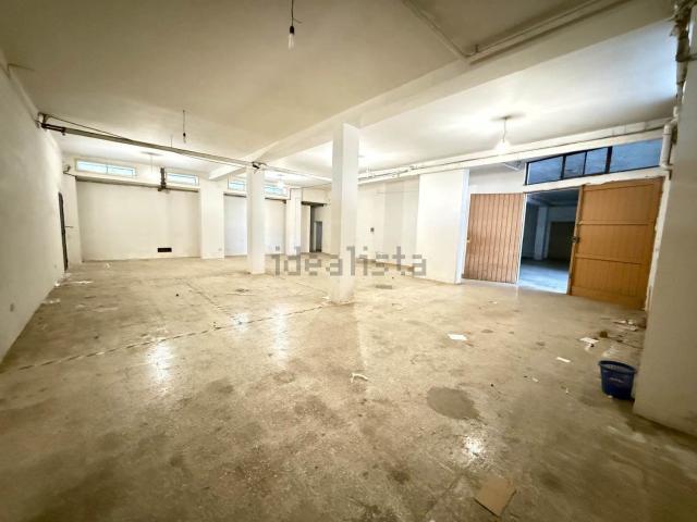 Locale Commerciale in vendita a Puglia, Lecce