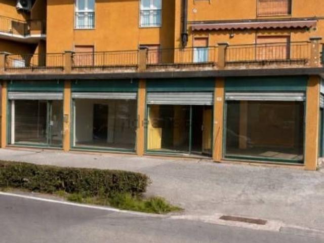 Locale Commerciale in vendita a Rogeno, Lombardia