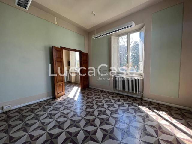 Locale Commerciale in vendita a San Concordio, Bagni Di Lucca Ponte