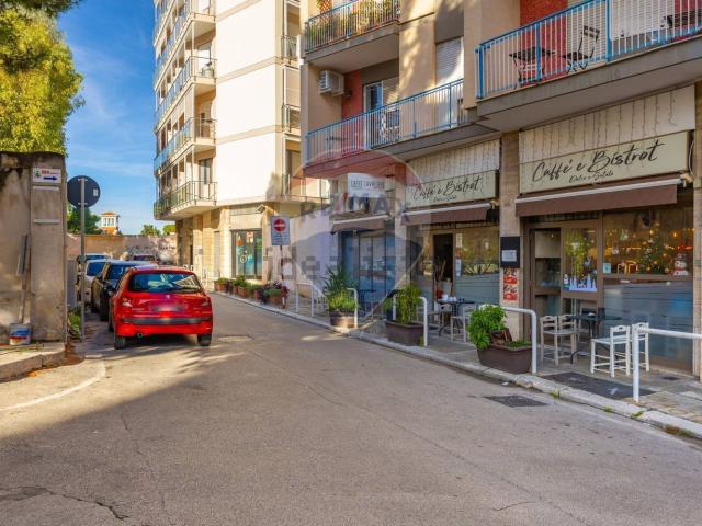 Locale Commerciale in vendita a Puglia, Bari