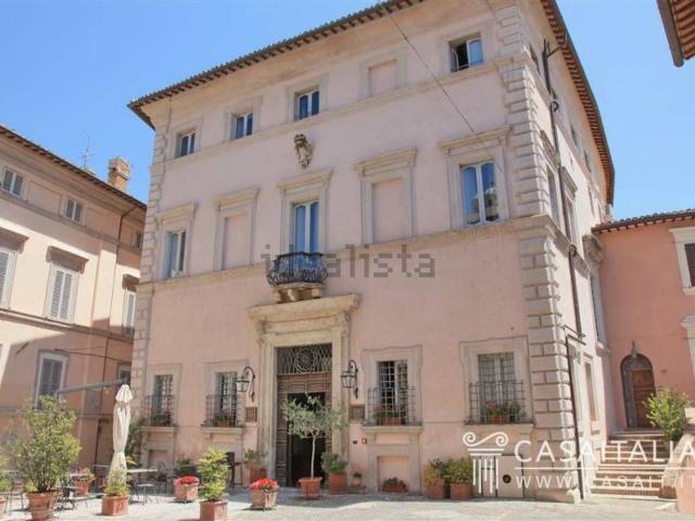 Locale Commerciale in vendita a Trevi, Umbria