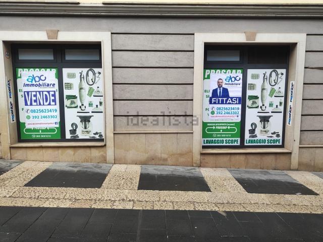 Locale Commerciale in vendita a Atripalda, Campania