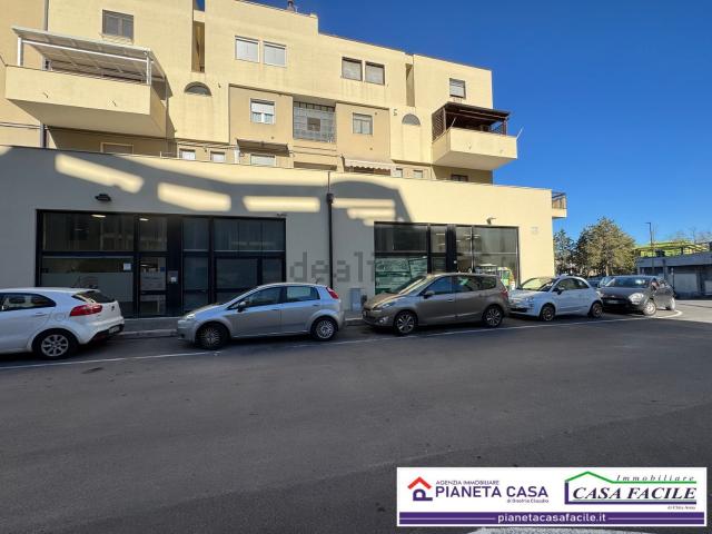 Locale Commerciale in vendita a Rione Serra Venerdì, Matera