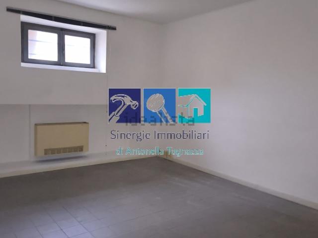 Locale Commerciale in vendita a Borgo Rodi, Marche