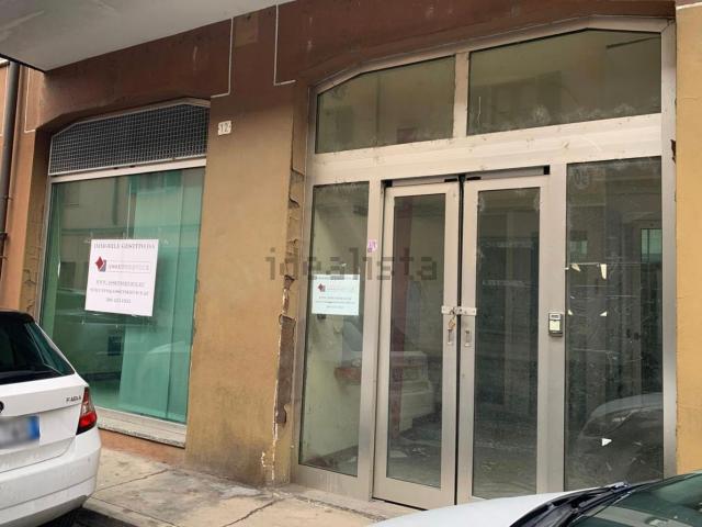 Locale Commerciale in vendita a Casalpusterlengo, Lombardia