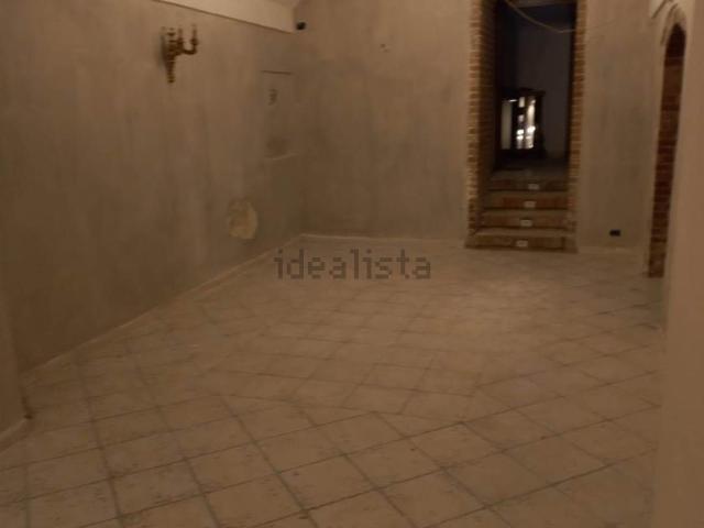 Locale Commerciale in vendita a Salerno, Campania