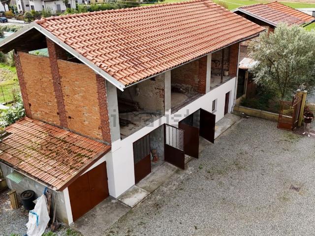 Locale Commerciale in vendita a Piemonte, Biella