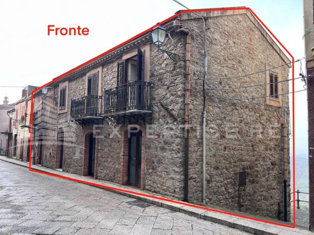 Locale Commerciale in vendita a San Mauro Castelverde, Sicilia