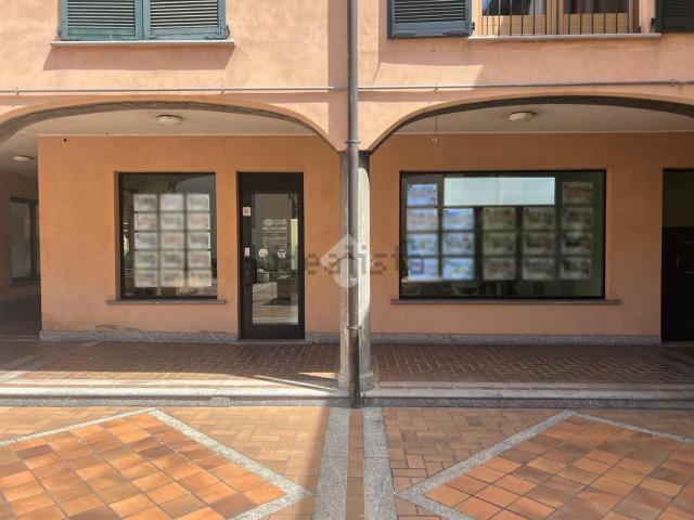 Locale Commerciale in vendita a Gurone, Malnate
