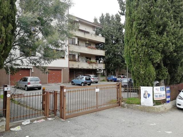 Locale Commerciale in vendita a Calabria, Cosenza