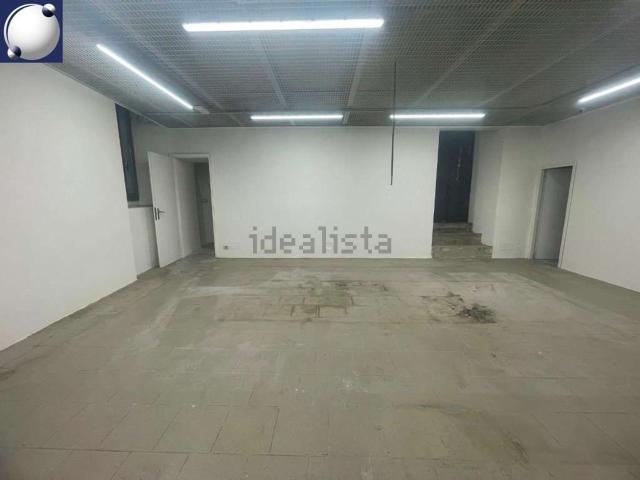 Locale Commerciale in vendita a Pagnano, Asso