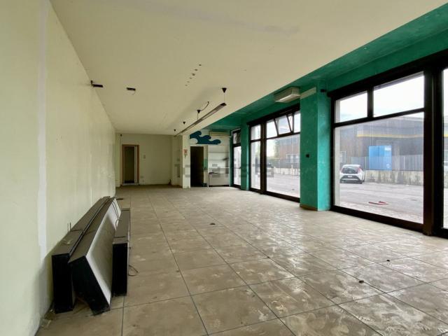 Locale Commerciale in vendita a San Felice, Vicenza
