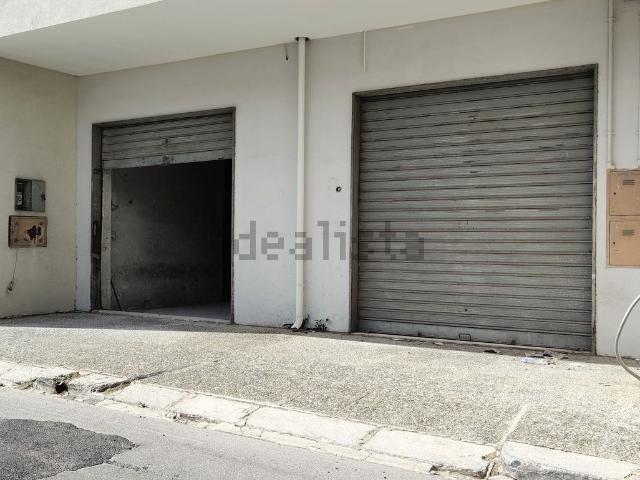 Locale Commerciale in vendita a Puglia, Brindisi