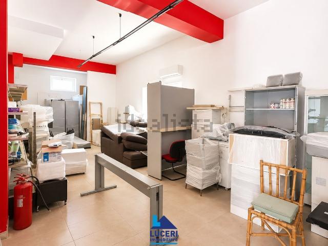 Locale Commerciale in vendita a Puglia, Lecce