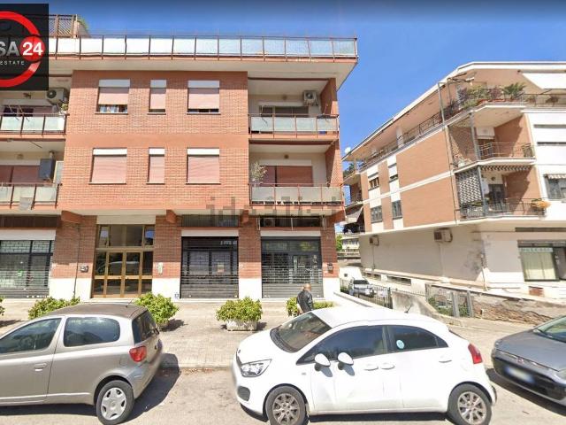Locale Commerciale in vendita a Piccarello, Latina
