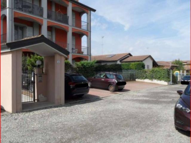 Locale Commerciale in vendita a Cabanette, Piemonte