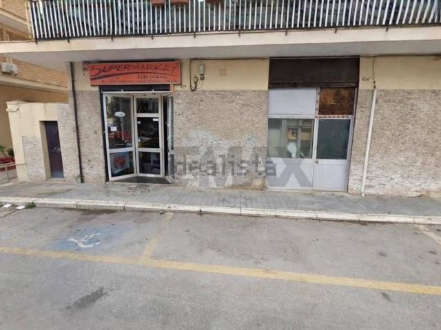 Locale Commerciale in vendita a Municipio 3, Puglia
