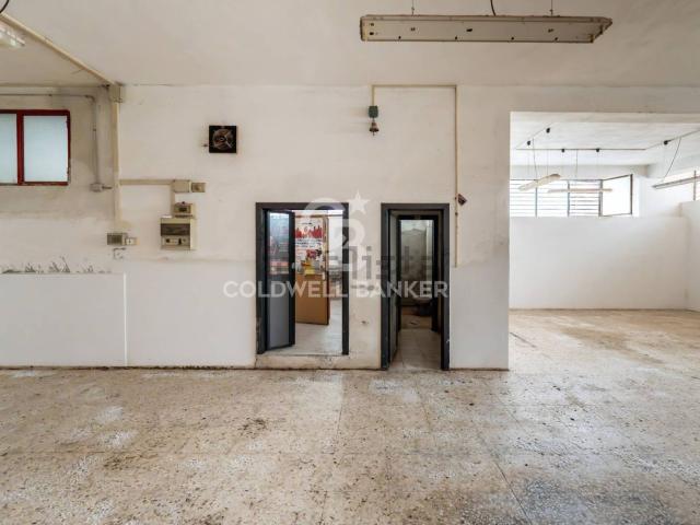 Locale Commerciale in vendita a Aci Catena, Sicilia