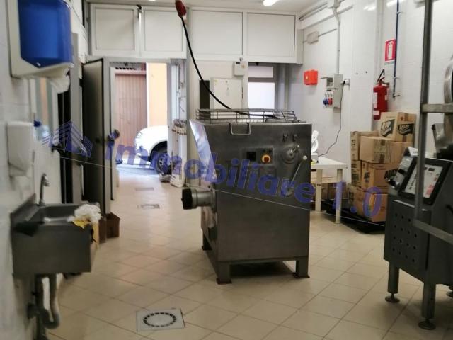 Locale Commerciale in vendita a Alcamo, Sicilia