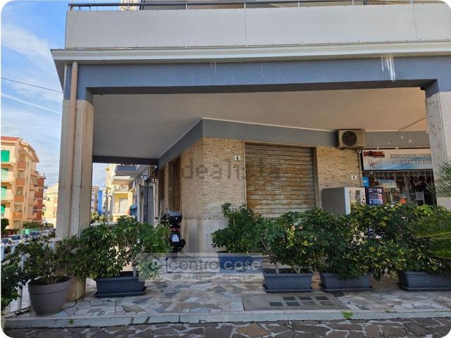 Locale Commerciale in vendita a Serapo, Gaeta