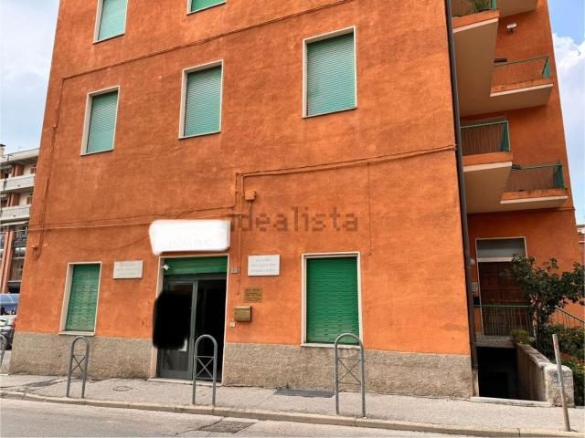 Locale Commerciale in vendita a Marche, Macerata