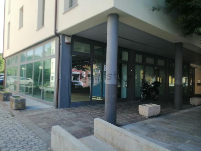 Locale Commerciale in vendita a Unione dei comuni del Distretto Ceramico, Fiorano Modenese