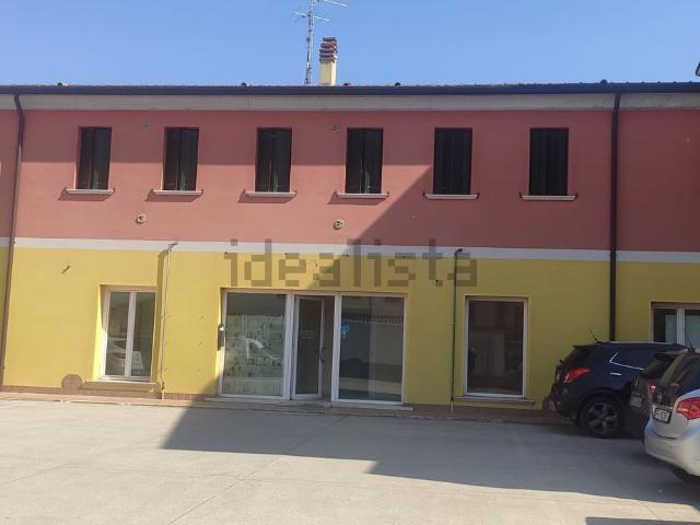 Locale Commerciale in vendita a Concamarise, Veneto