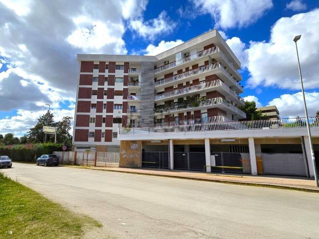 Locale Commerciale in vendita a Carrassi, Bari