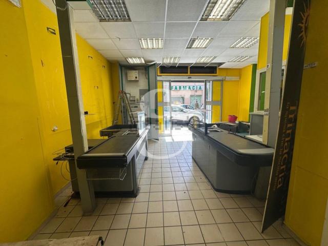Locale Commerciale in vendita a Milazzo, Sicilia