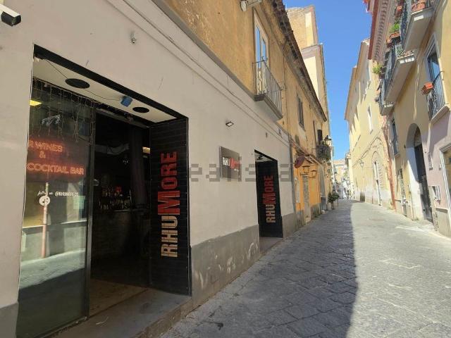 Locale Commerciale in vendita a Centro Storico, Caserta