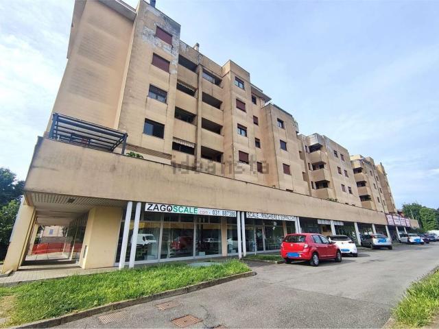 Locale Commerciale in vendita a Solaro, Lombardia